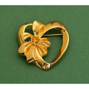 Vintage Victorian Heart Gold Tone Gemstone Brooch by Avon K20